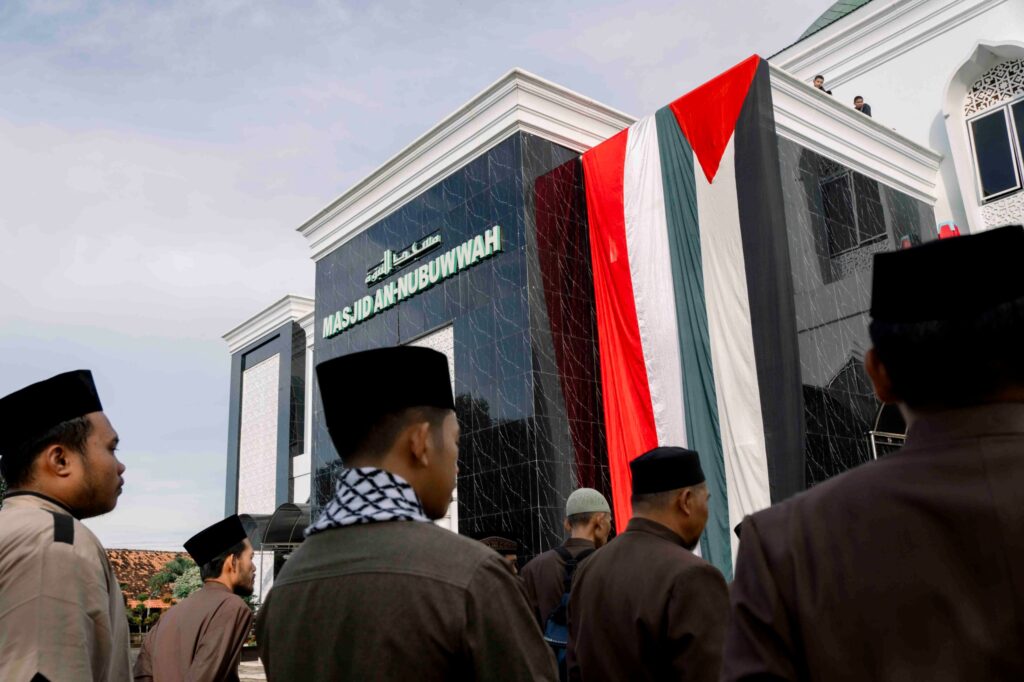 Ratusan Santri Al-Fatah Lampung Ikuti Apel Peringatan 77 Tahun Nakba Palestina